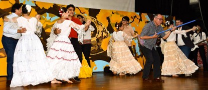 ESBA-UNE realiza festival folklórico “Tavarandu Ára” con varias presentaciones artísticas